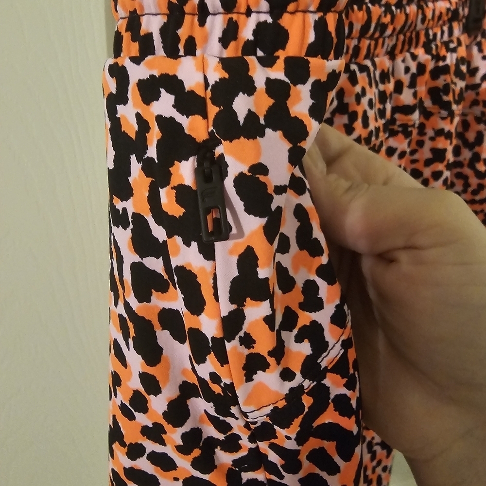 Fabletics NWT One Short 3'' FLASH ORANGE SAFARI SPOTS Short Size XL - Picture 5 of 7